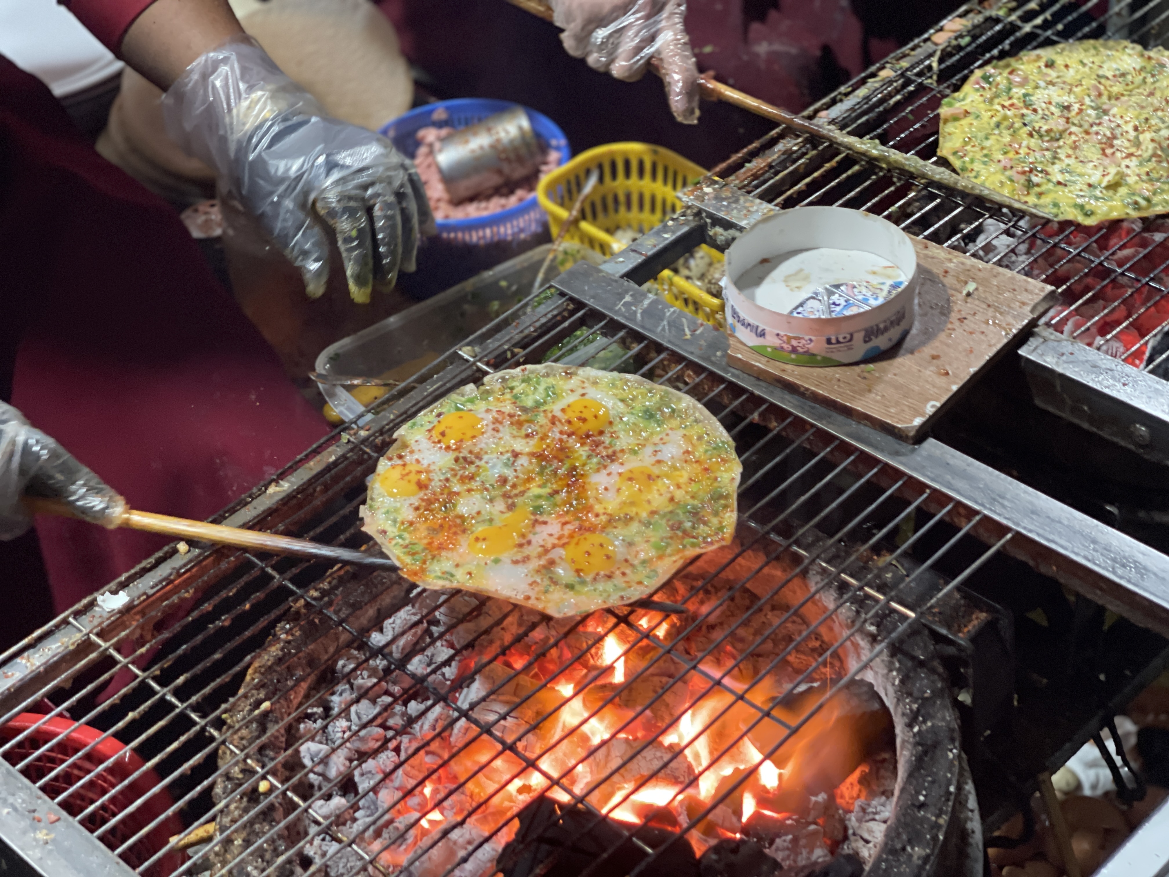 Bếp than hoa của quán Dì Đinh giữa khu phố Đà Lạt