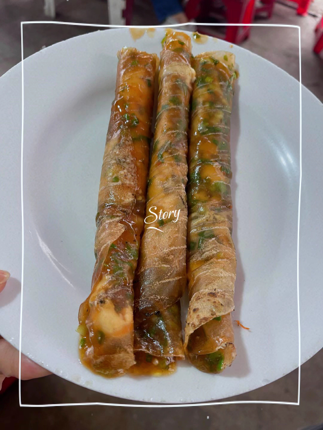 Một phần bánh tráng nướng đặc biệt với trứng, phô mai và bò khô
